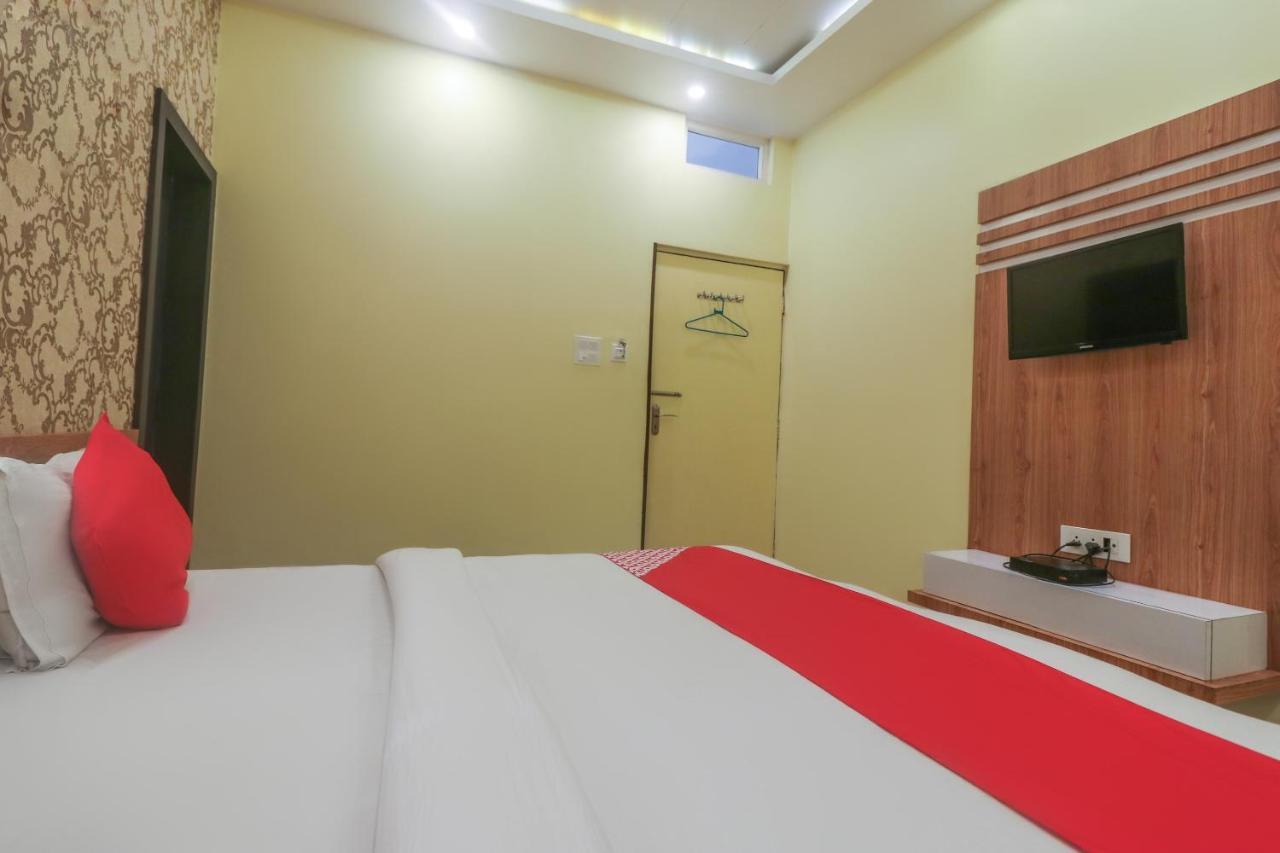 Oyo 60651 Hotel Arya Варанасі Екстер'єр фото