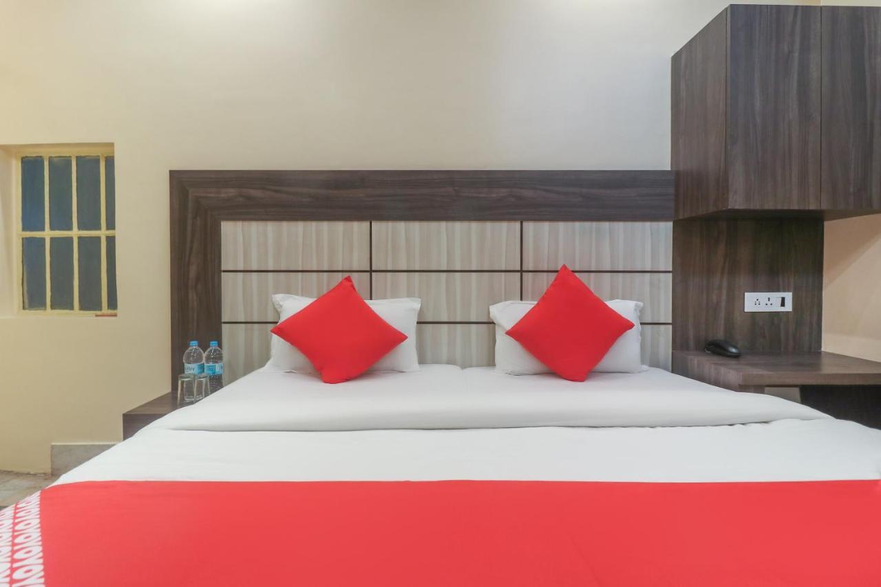 Oyo 60651 Hotel Arya Варанасі Екстер'єр фото