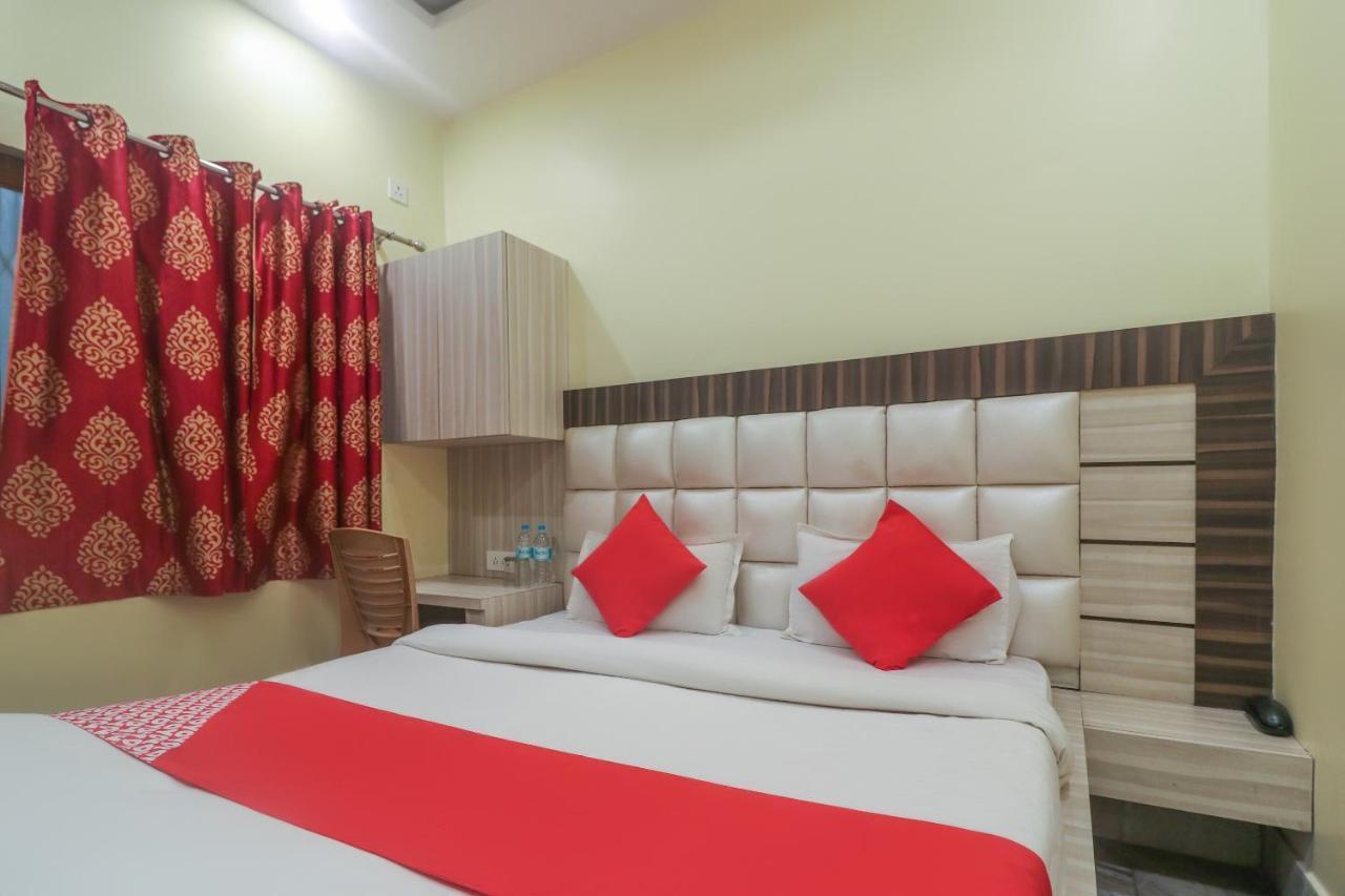 Oyo 60651 Hotel Arya Варанасі Екстер'єр фото